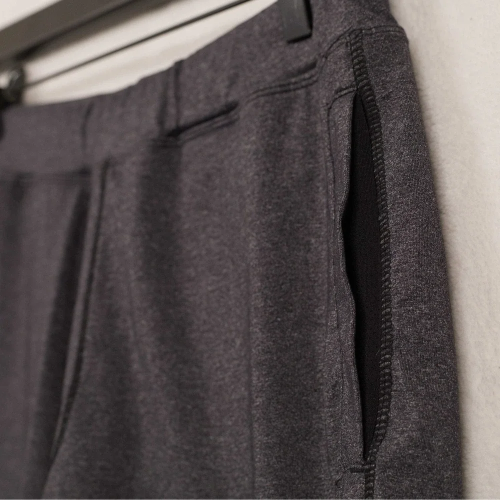YOGA CROW Swas Athletic Yoga Shorts Built-in Liner Charcoal Grey Mens Sz M